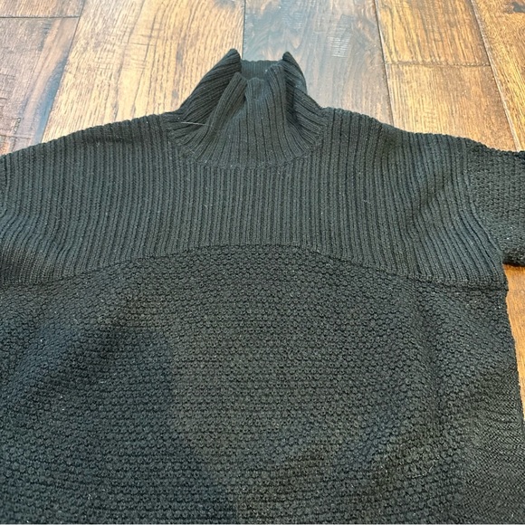 Lululemon Sweater - Picture 2 of 3
